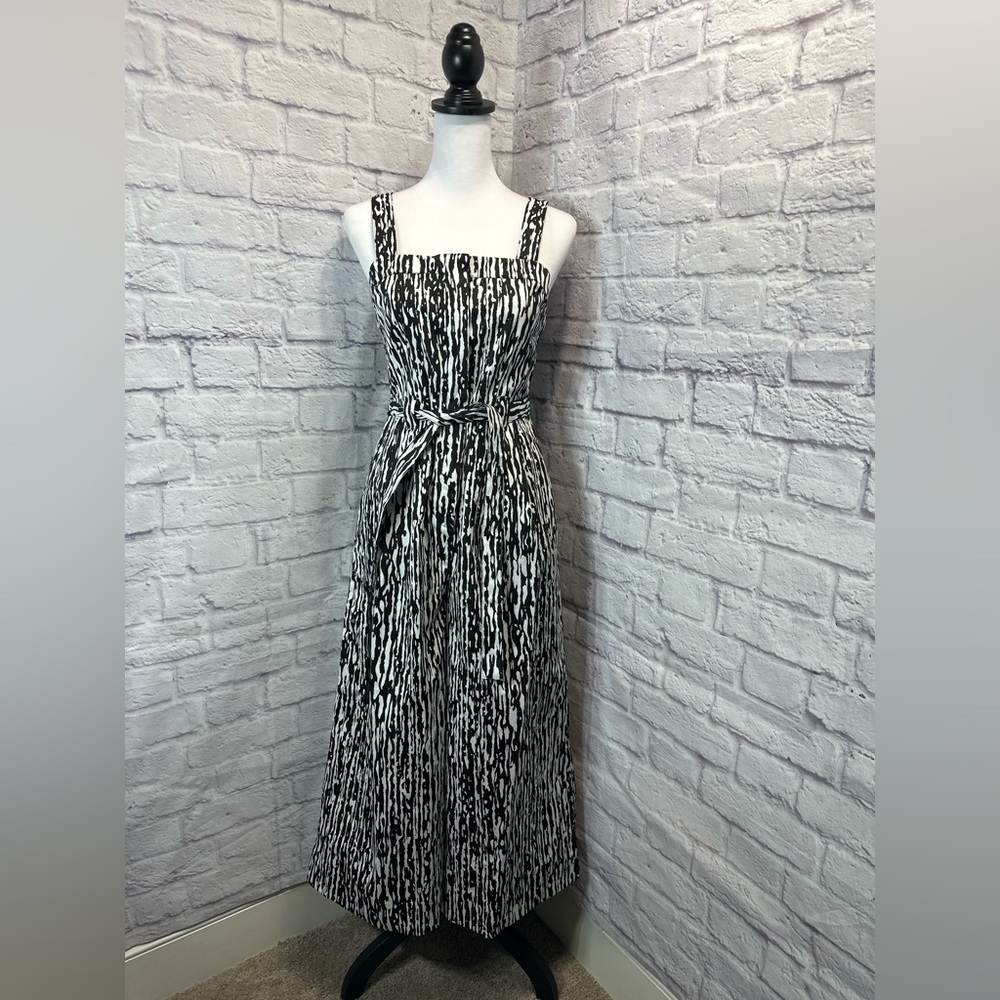 Banana Republic Elegant Black and White Women's jumpsuit 4 petite